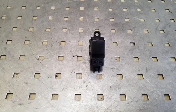 Nissan Qashqai+2 Electric window control switch 25411JD000