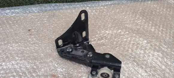 Man TGE 1gen Sliding door lower roller guide/hinge GBKS420MC