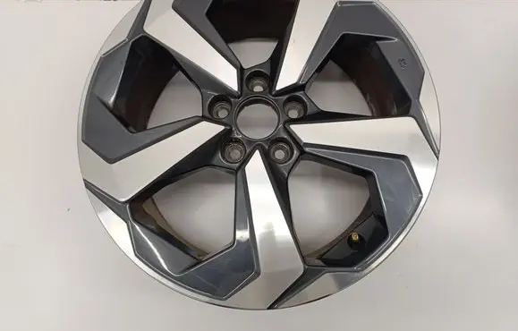 R18 alloy rim