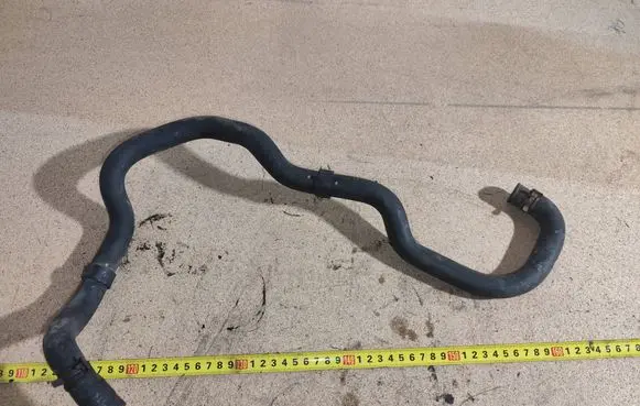 Engine coolant pipe/hose