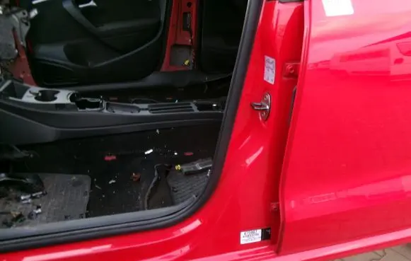 Volkswagen Cross Polo Pillar (middle) 