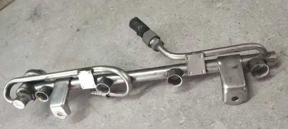 Audi A4 S4 B6 8E 8H Fuel main line pipe 058133681