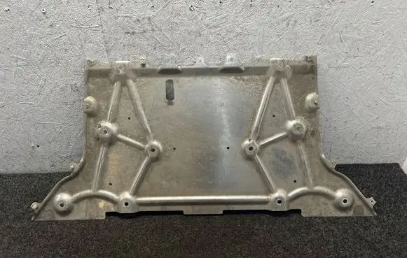 BMW i4 Engine splash shield/under tray 7915376