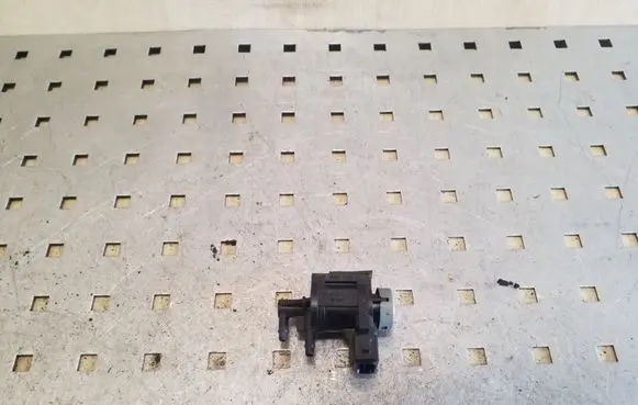 Audi A2 Vacuum valve 1J0906283A