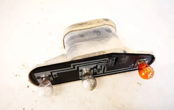 Renault Espace III Tail light bulb cover holder