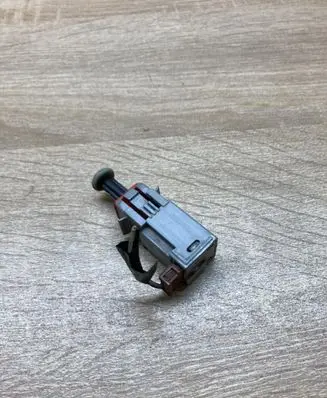 Opel Astra G Clutch pedal sensor 55701396 869619858