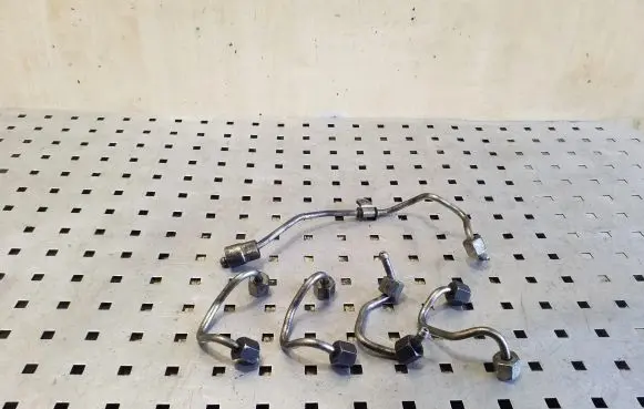 Volvo XC70 Fuel injector supply line/pipe 31303504 31303505 31405314