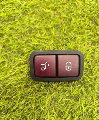 Mercedes-Benz ML W164 Tailgate/boot open switch button 2118219451 32132102