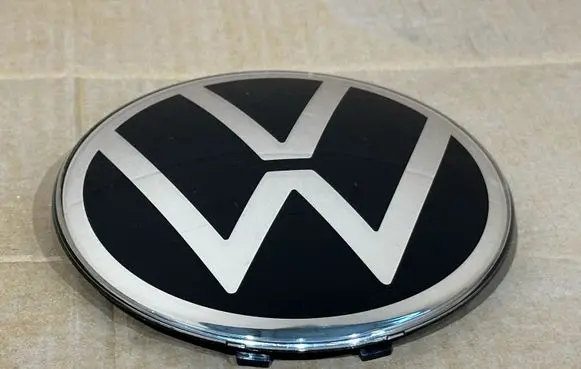 Volkswagen T-Roc Manufacturer badge logo/emblem 2GM853601E