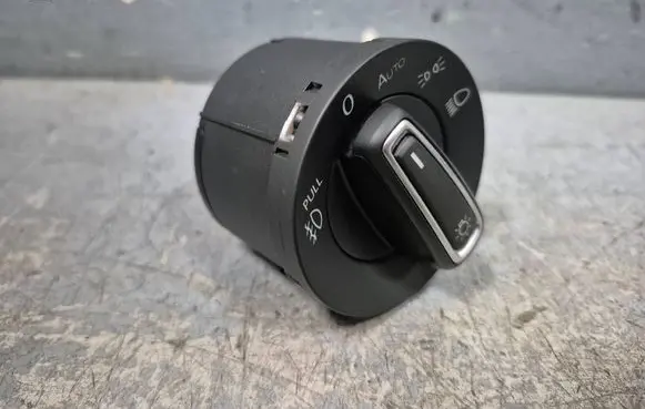 Volkswagen Golf VII Light switch 5GM941431B 00000515