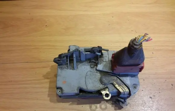 Peugeot 406 Front door lock