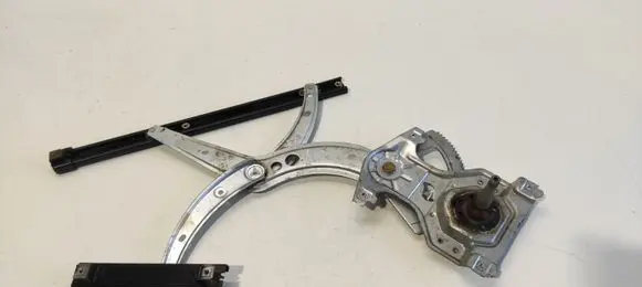 Volkswagen PASSAT B4 Front door manual window regulator 