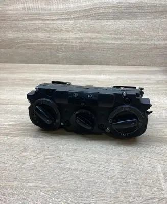 Volkswagen Caddy Climate control unit 01245697