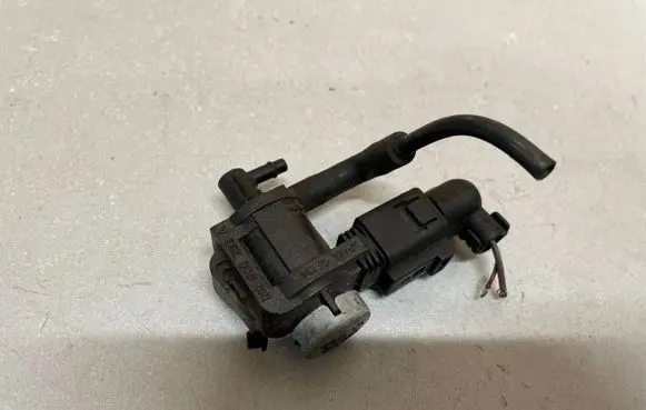 Volkswagen Tiguan Turbo solenoid valve 1K0906283A