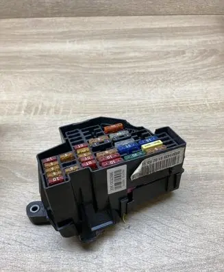 Volkswagen PASSAT B6 Fuse module 09301435 2030032995