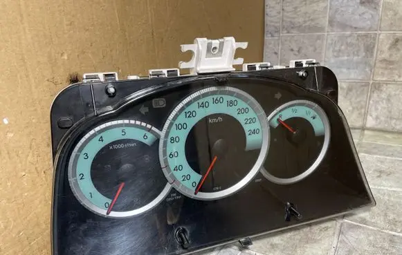 Toyota Corolla Verso AR10 Speedometer (instrument cluster) 838000F091