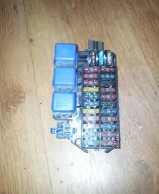 Nissan Sunny Fuse box set 2431150y00
