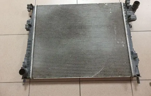 Opel Vivaro Coolant radiator 8200411166 93854164