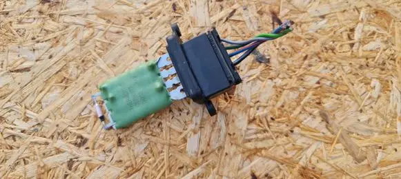 Fiat Doblo Heater blower motor/fan resistor DEF003TT 2R42K R87K