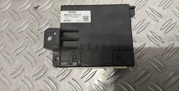 Toyota Avensis T270 Climate control unit 8865005252