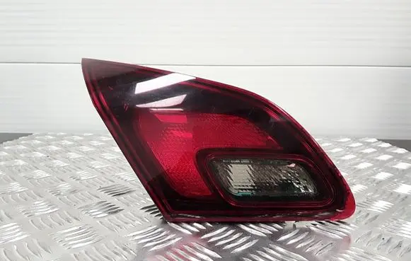 Opel Astra J Tailgate rear/tail lights 8600601