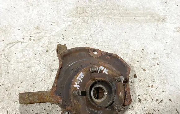 Nissan X-Trail T30 Front wheel hub spindle knuckle