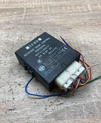 Toyota Avensis T220 Door control unit/module 8974105010 05810700