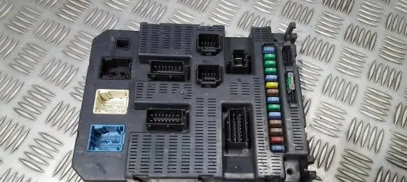 Peugeot 308 Comfort/convenience module 9663798180 bsi2004p02-00