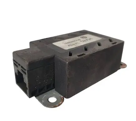 Volkswagen Golf V Aerial antenna amplifier 5M0035570B