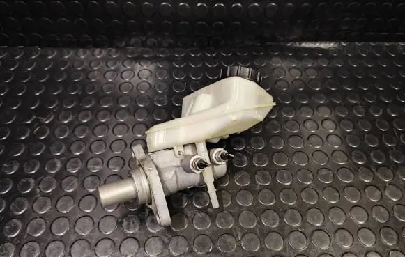 Volvo V70 Master brake cylinder