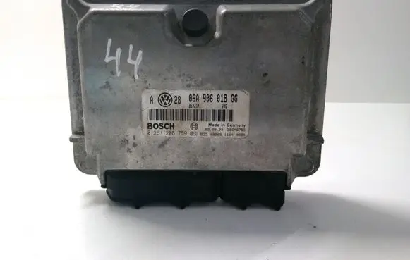 Volkswagen Golf IV Engine control unit/module 06A906018GG 0261206759