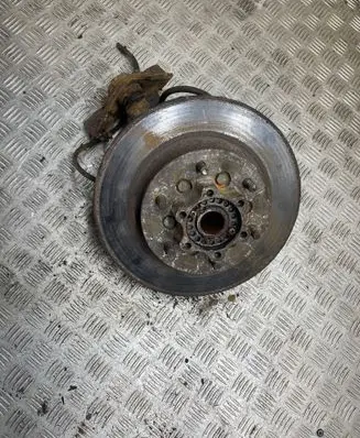 Mitsubishi Pajero Sport I Front wheel hub spindle knuckle