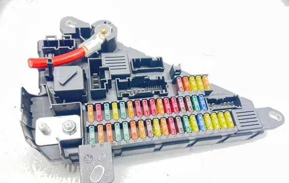 BMW 5 E60 E61 Fuse module 6906618