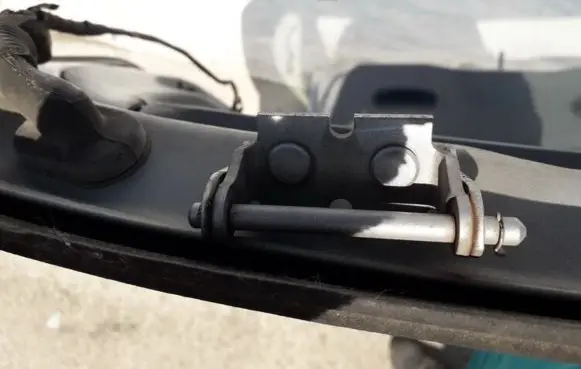 Ford Mondeo MK I Tailgate/trunk/boot hinge