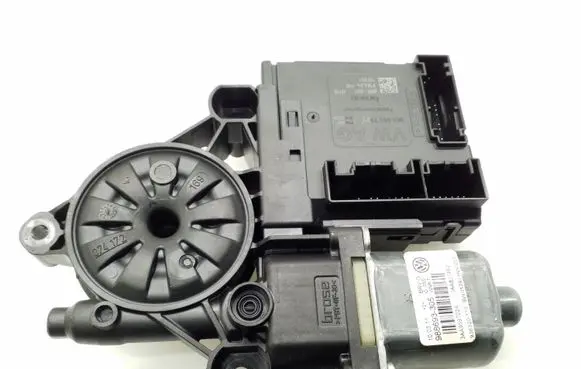 Volkswagen PASSAT B7 Front door window regulator motor 3AA959702A 3C0959792C