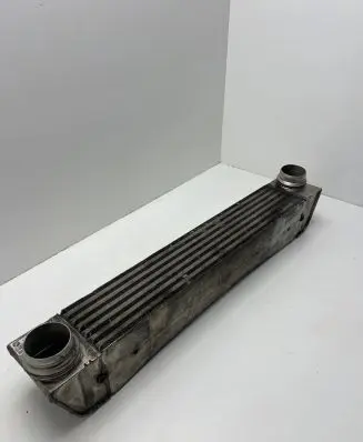 BMW 5 E60 E61 Intercooler air channel guide 7795823 F6438000
