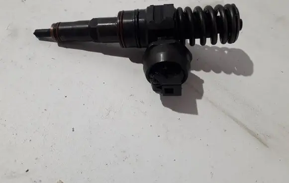 Volkswagen Sharan Fuel injector 038130073ak