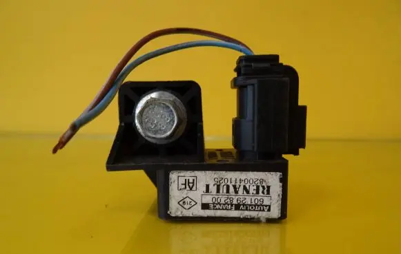 Renault Megane II Airbag deployment crash/impact sensor 8200411025