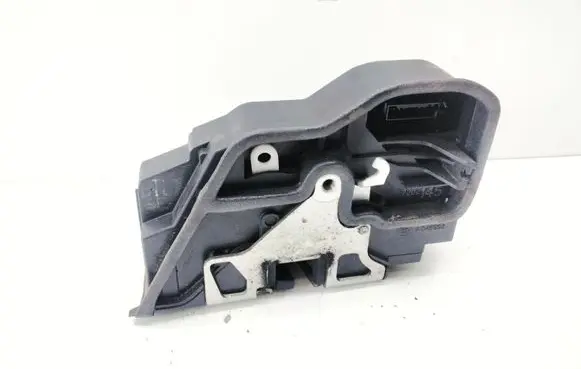 BMW X3 E83 Front door lock 7202145