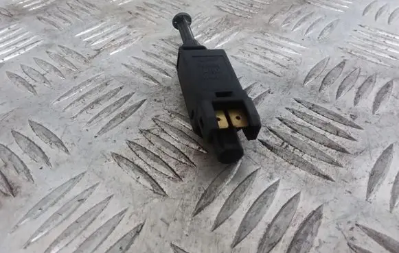 Volkswagen PASSAT B4 Brake pedal sensor switch 191945515