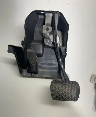 Mercedes-Benz E W211 Brake pedal A2116840918 105894