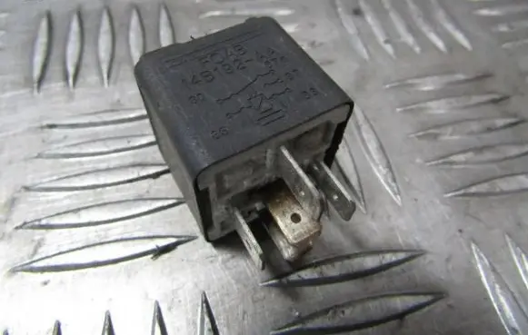 Ford Mondeo Mk III Other relay 14b192aa