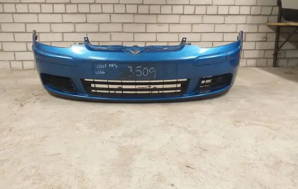 Volkswagen Golf V Front bumper 1K0807221