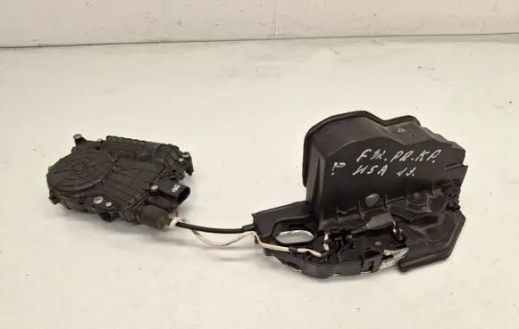 BMW 7 F01 F02 F03 F04 Front door soft close latching motor 7185689