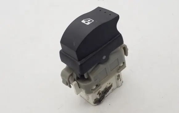 Renault Megane II Electric window control switch 2808201 15024A