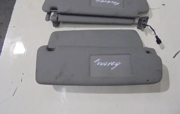 Volkswagen Touareg I Sun visor