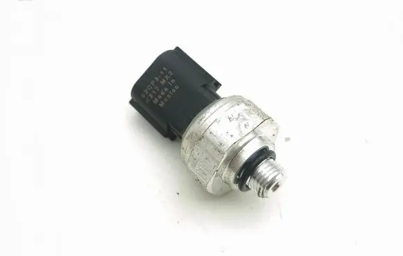 Nissan Leaf II (ZE1) Air conditioning (A/C) pressure sensor 92CP811