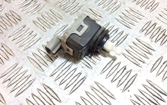 Opel Astra G Headlight level adjustment motor 90590665