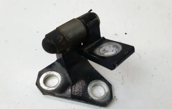 Volkswagen PASSAT B6 Front door upper hinge