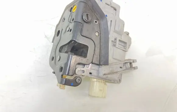 Audi A3 S3 A3 Sportback 8P Rear door lock 4F0839015